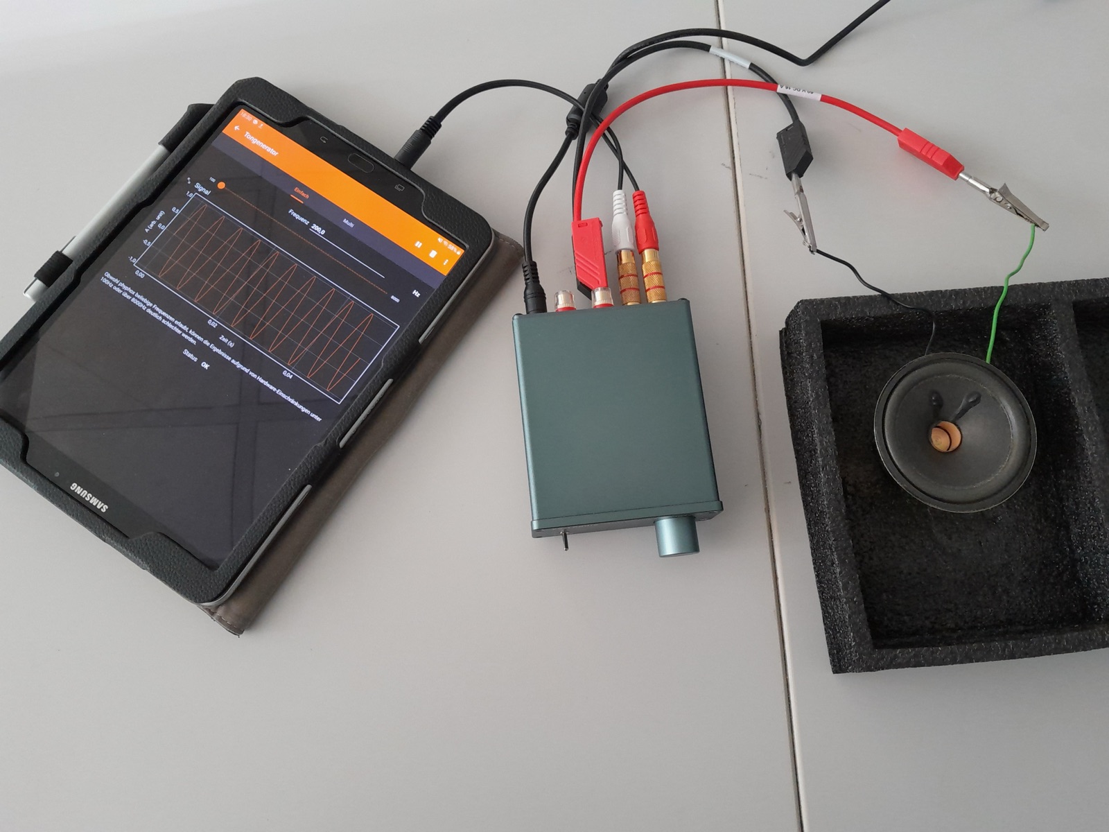 Aufbau mit Signalverstärker und der offenen phyphox App